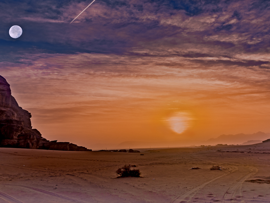 30 Desert Sunrise by Linda van Geene